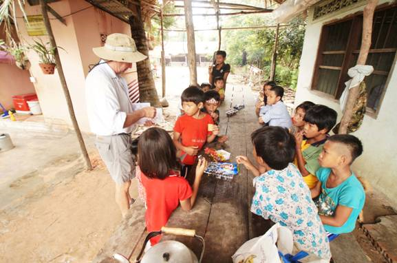 6cambodia_Orphanage_treats.jpg.JPG