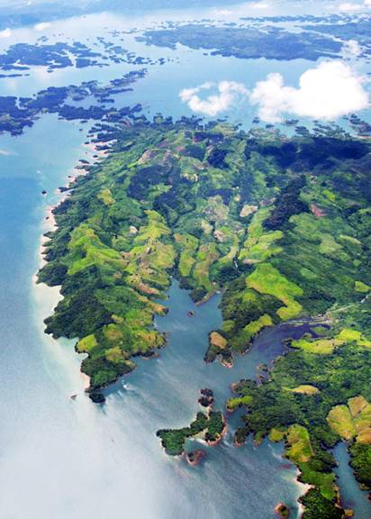 Laos_Great_Lake_Nam_Num.jpg
