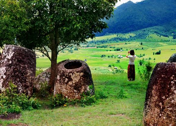 Laos_Plain_of_Jars.jpg