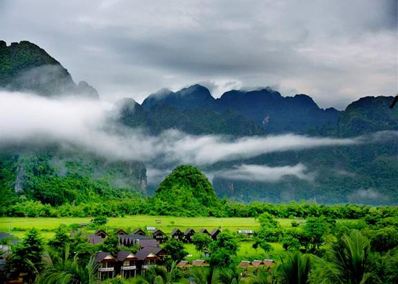 Vang_Vieng_Great_Scenic_Laos.jpg